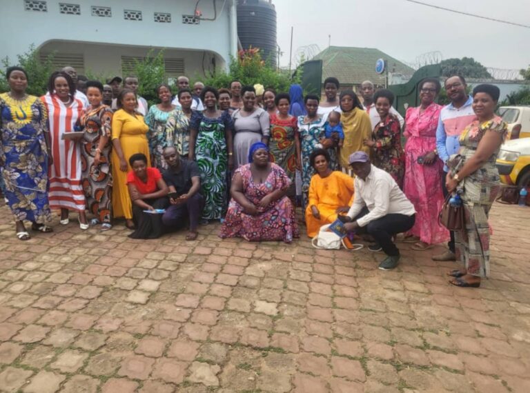 photos de famille des participants à la réunion